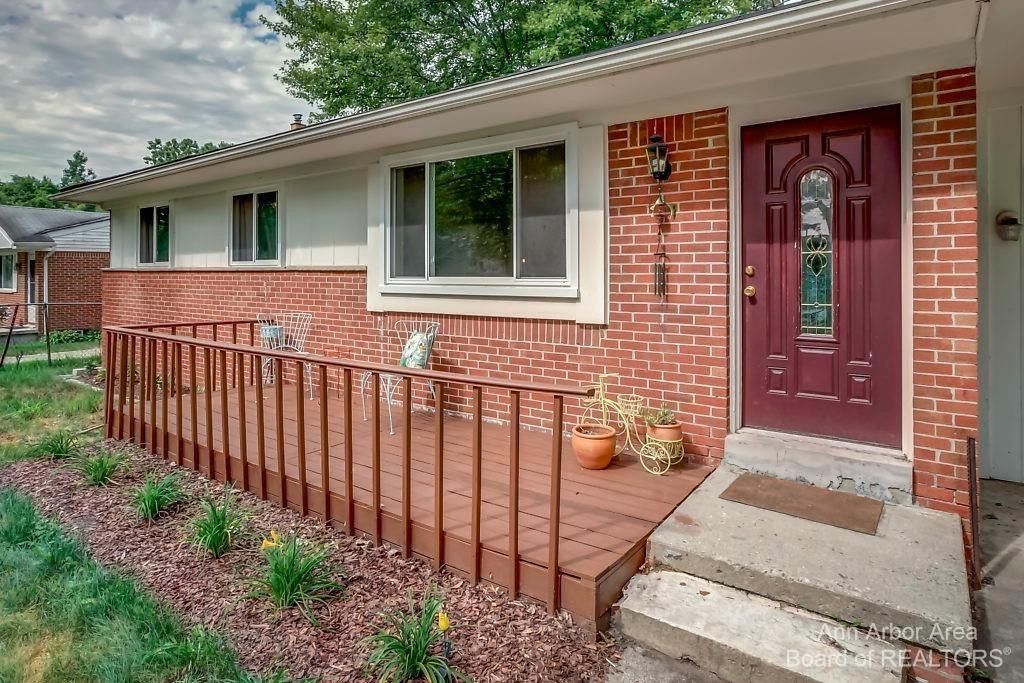 2339 Pontiac Trail, Ann Arbor, MI 48105