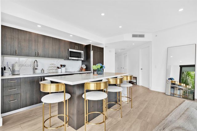 121 NE 34th St L304, Miami, FL 33137