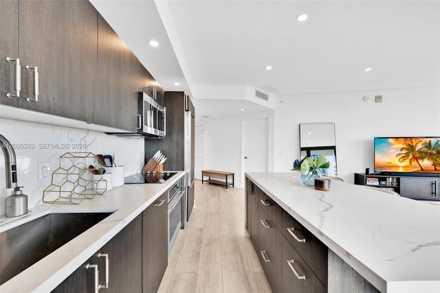 121 NE 34th St L304, Miami, FL 33137