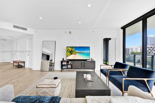 121 NE 34th St L304, Miami, FL 33137
