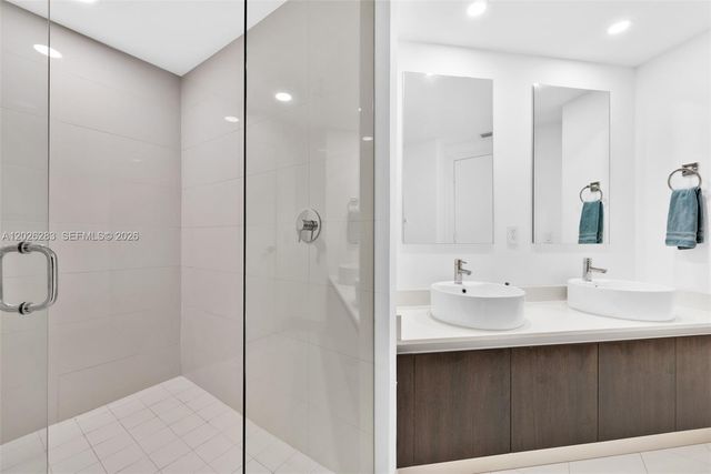 121 NE 34th St L304, Miami, FL 33137