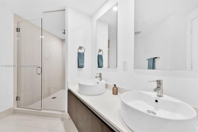121 NE 34th St L304, Miami, FL 33137