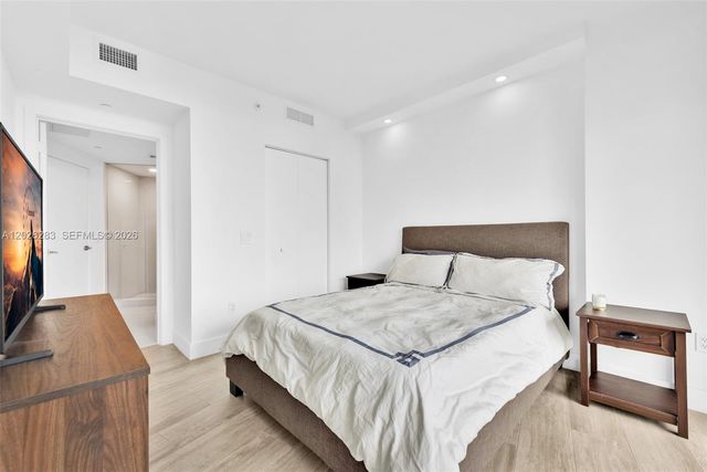 121 NE 34th St L304, Miami, FL 33137