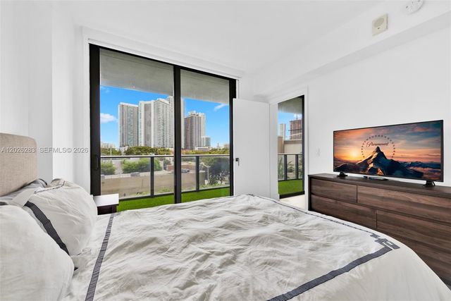 121 NE 34th St L304, Miami, FL 33137