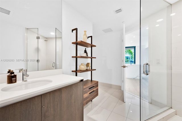 121 NE 34th St L304, Miami, FL 33137