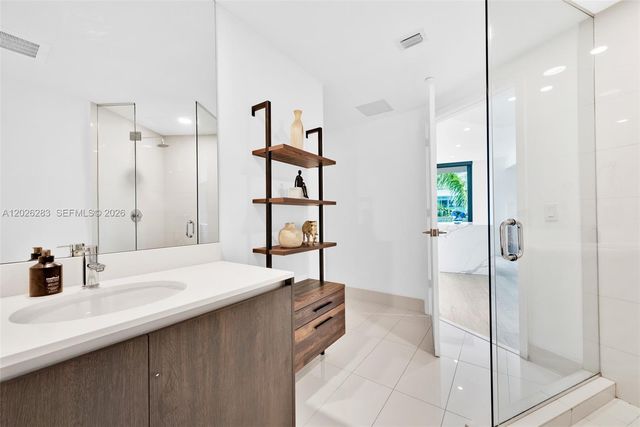 121 NE 34th St L304, Miami, FL 33137