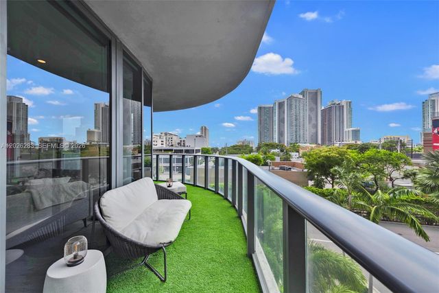 121 NE 34th St L304, Miami, FL 33137