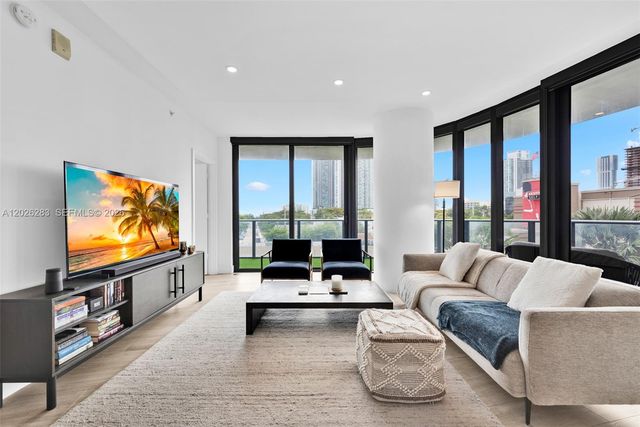 121 NE 34th St L304, Miami, FL 33137