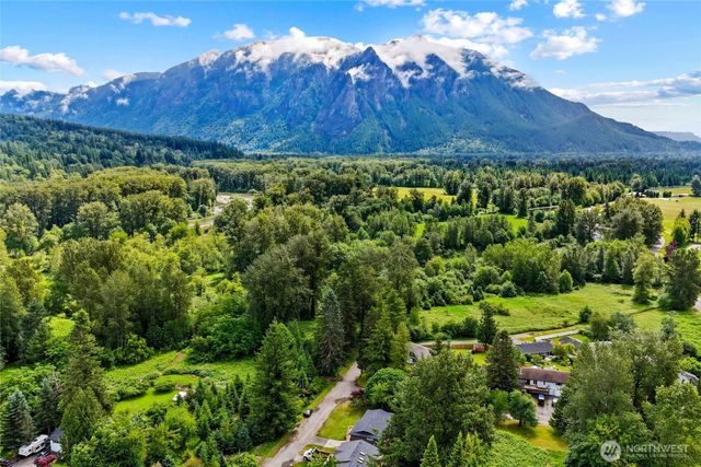 39845 SE Spruce Street, Snoqualmie, WA 98065