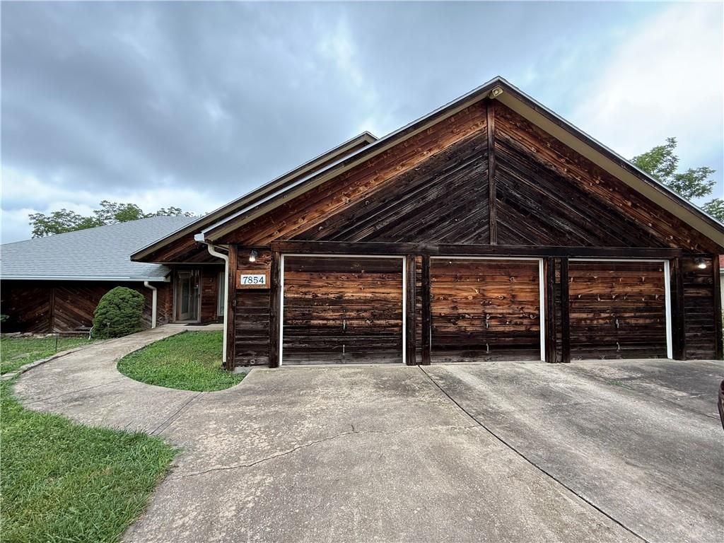 7854 Darnell Street, Shawnee, KS 66216