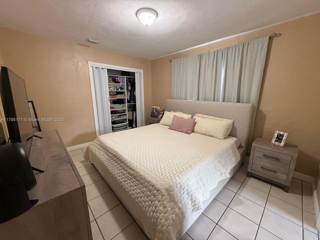 3434 NW 101st St, Miami, FL 33147