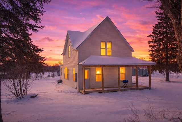 3724 345th Avenue NE, Cambridge, MN 55008