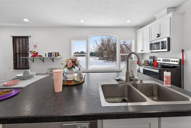 3724 345th Avenue NE, Cambridge, MN 55008