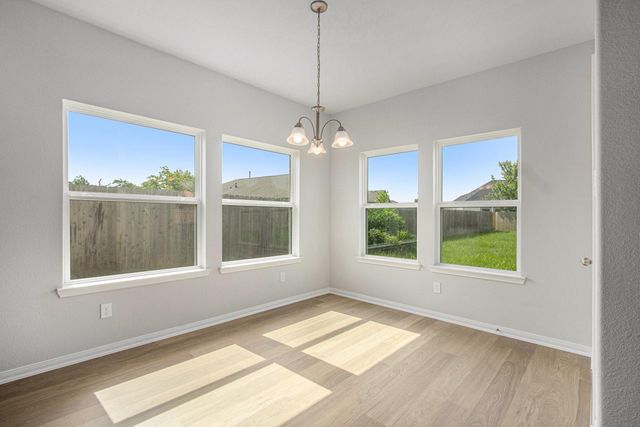 411 Wellshire Drive, West Columbia, TX 77486
