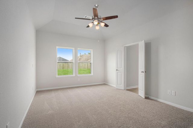 411 Wellshire Drive, West Columbia, TX 77486