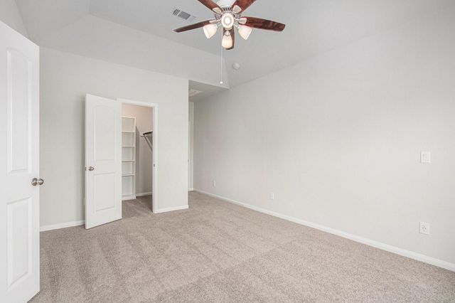 411 Wellshire Drive, West Columbia, TX 77486