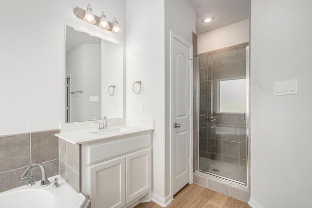 411 Wellshire Drive, West Columbia, TX 77486