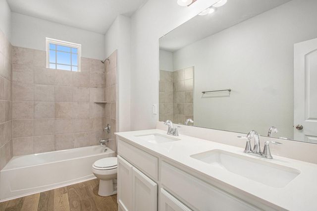 411 Wellshire Drive, West Columbia, TX 77486
