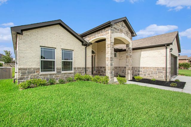 411 Wellshire Drive, West Columbia, TX 77486