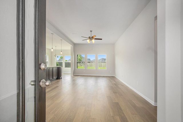 411 Wellshire Drive, West Columbia, TX 77486