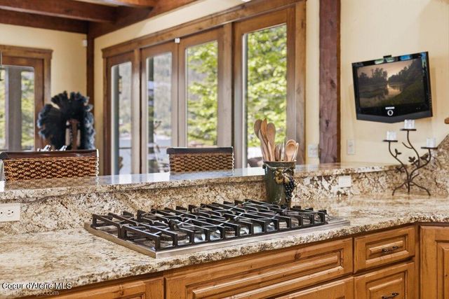 55 La Vita Bella Lane, Hope, ID 83836