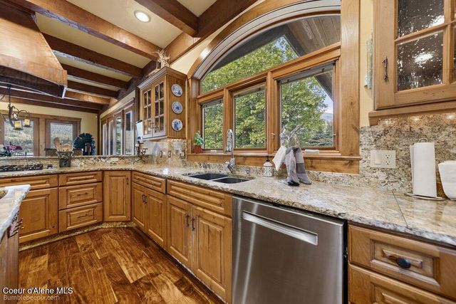 55 La Vita Bella Lane, Hope, ID 83836