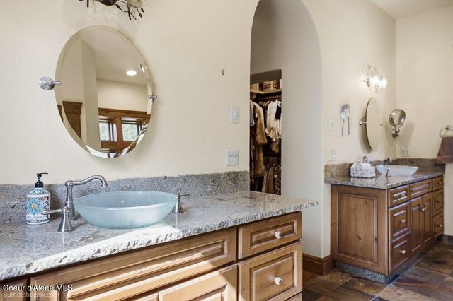 55 La Vita Bella Lane, Hope, ID 83836