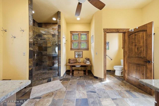 55 La Vita Bella Lane, Hope, ID 83836