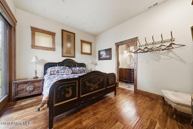 55 La Vita Bella Lane, Hope, ID 83836