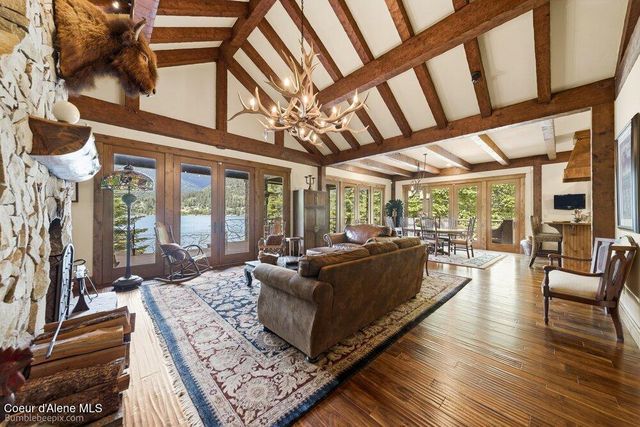 55 La Vita Bella Lane, Hope, ID 83836