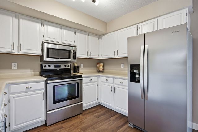 924 West Side Drive, Iowa City, IA 52246