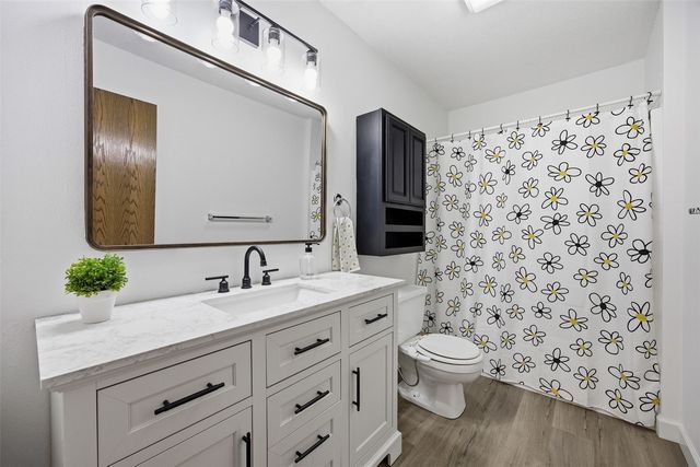 924 West Side Drive, Iowa City, IA 52246