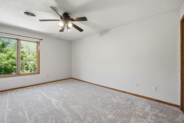 924 West Side Drive, Iowa City, IA 52246