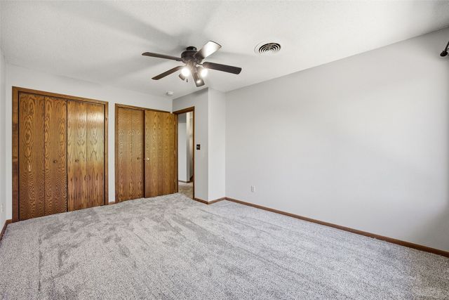 924 West Side Drive, Iowa City, IA 52246