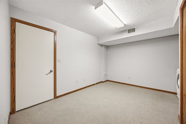 924 West Side Drive, Iowa City, IA 52246
