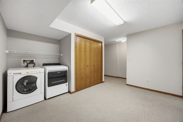 924 West Side Drive, Iowa City, IA 52246