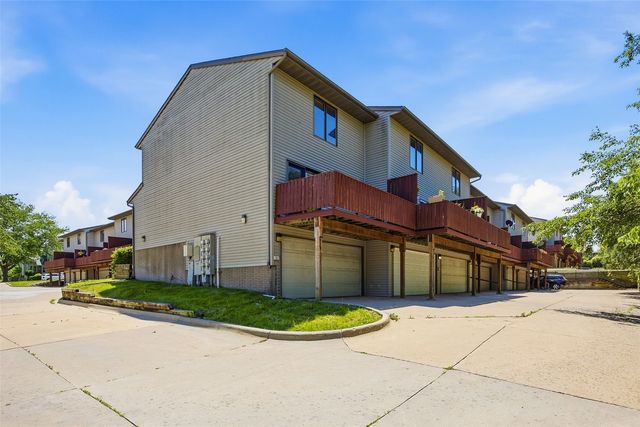 924 West Side Drive, Iowa City, IA 52246