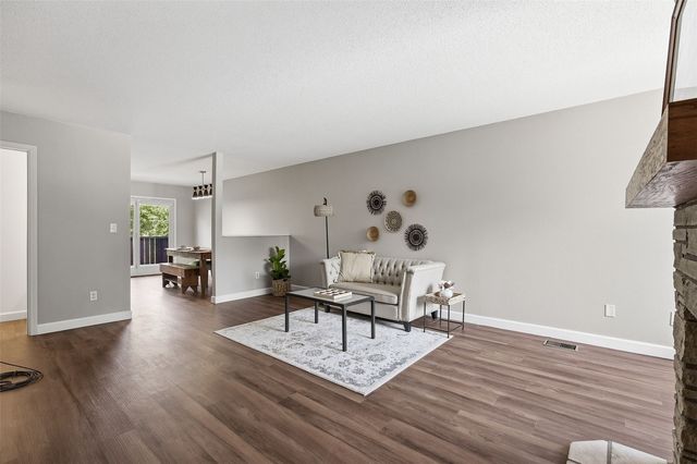 924 West Side Drive, Iowa City, IA 52246