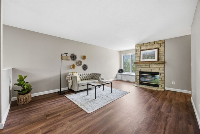 924 West Side Drive, Iowa City, IA 52246