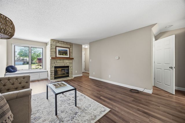 924 West Side Drive, Iowa City, IA 52246