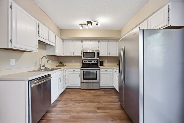 924 West Side Drive, Iowa City, IA 52246