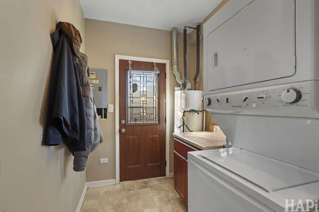 62 Ridge Court, Lindenhurst, IL 60046