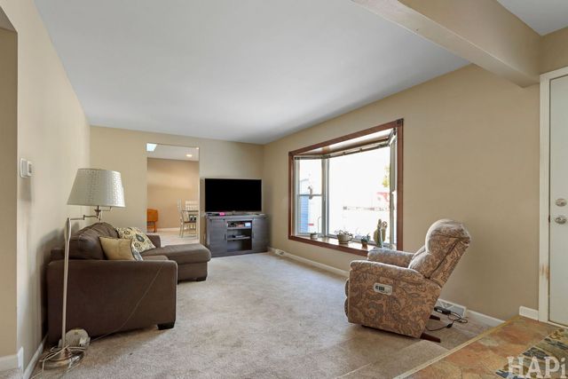 62 Ridge Court, Lindenhurst, IL 60046