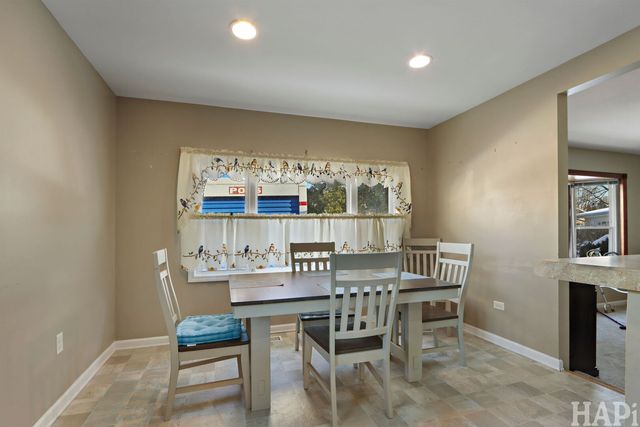 62 Ridge Court, Lindenhurst, IL 60046