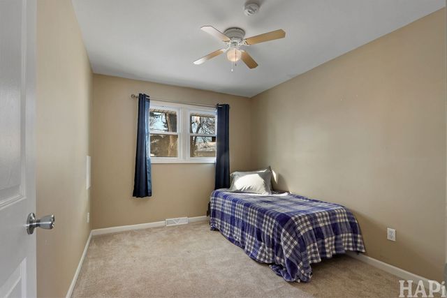 62 Ridge Court, Lindenhurst, IL 60046