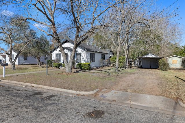 723 E Pecan Street, La Grange, TX 78945