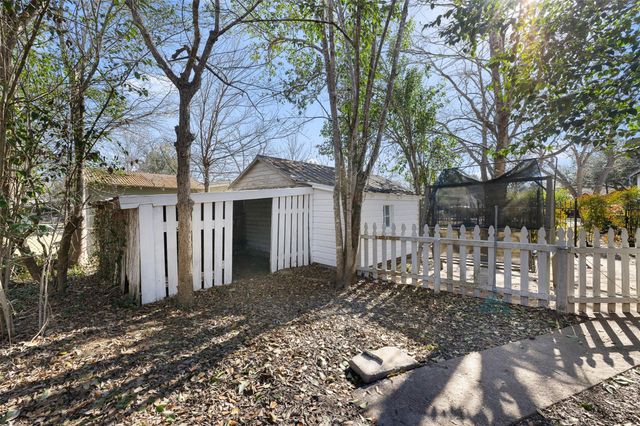 723 E Pecan Street, La Grange, TX 78945