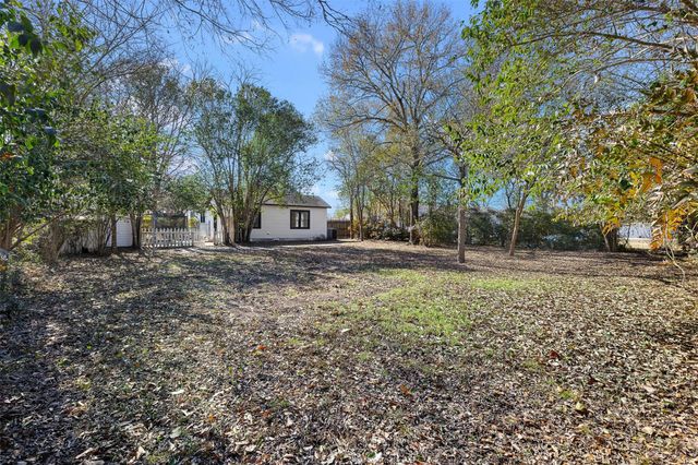 723 E Pecan Street, La Grange, TX 78945