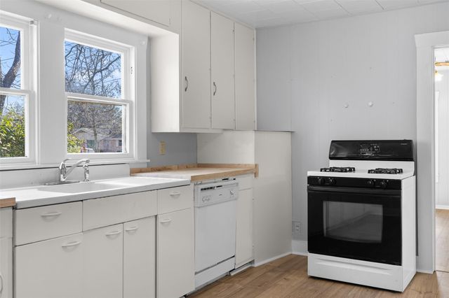 723 E Pecan Street, La Grange, TX 78945