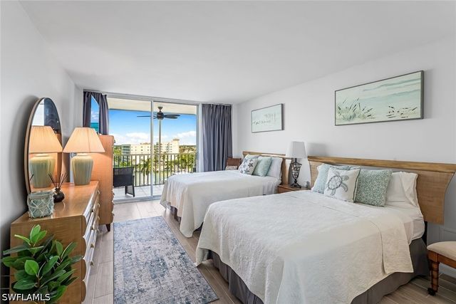 5 Bluebill AVE 810, Naples, FL 34108